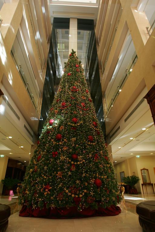 Grand Hotel Polyana Esto-Sadok Eksteriør bilde Christmas tree at the Four Seasons Hotel, Cairo