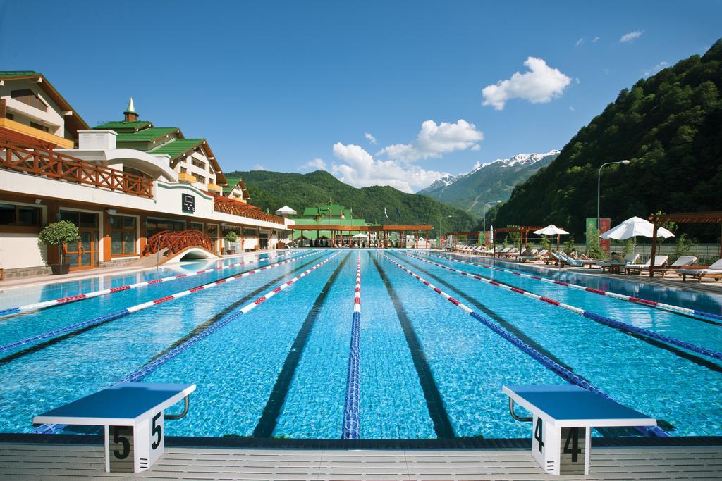 Grand Hotel Polyana Esto-Sadok Eksteriør bilde The swimming pool