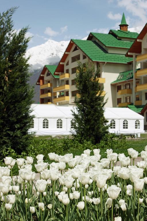 Grand Hotel Polyana Esto-Sadok Eksteriør bilde The 2006 World Championships in the Bulgarian town of Borovets