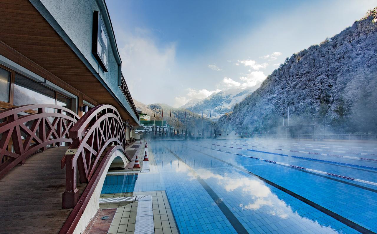 Grand Hotel Polyana Esto-Sadok Eksteriør bilde The swimming pool